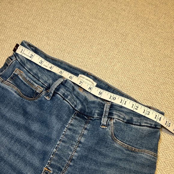Good American Pull on Straight Indigo Jeans.  Size Large. - Picture 4 of 12